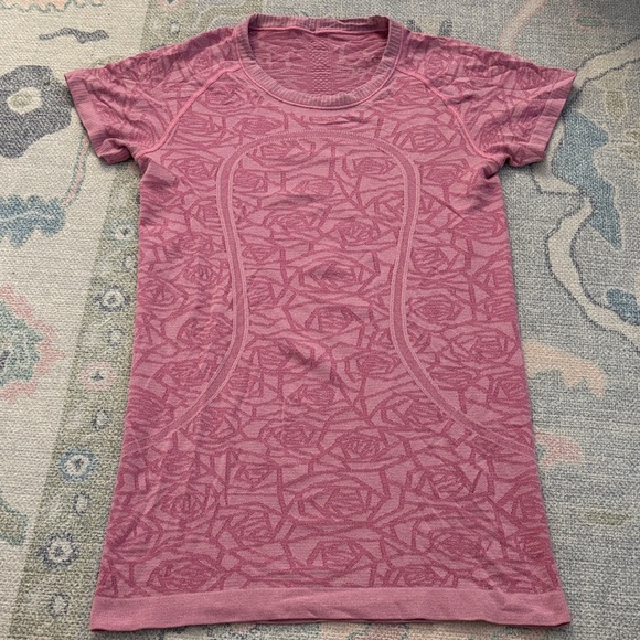 Lululemon Pink Short Sleeve Swiftly Tee - Picture 1 of 4